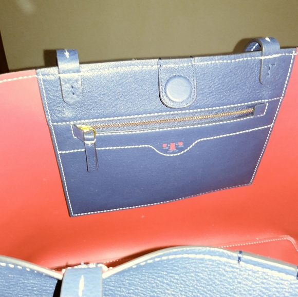 Large Women's Tote W/matching wallet - Picture 4 of 7